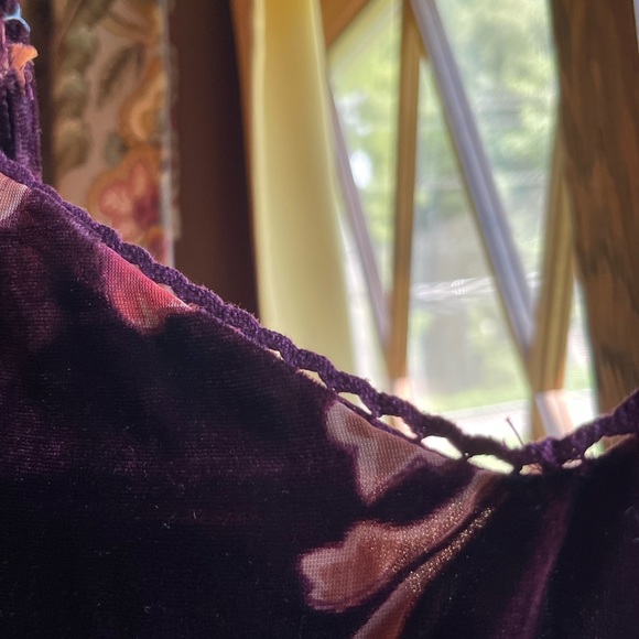 Full length dress. Spaghetti straps that adjust. Worn once - Picture 4 of 6